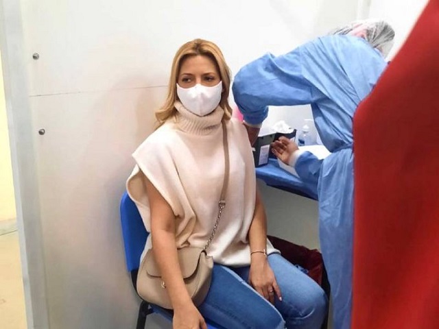  Primera dama de Argentina se vacuna contra COVID-19 tras 12ª semana de embarazo