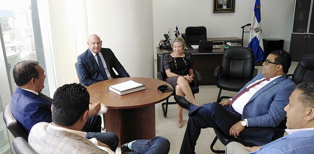  Embajada Dominicana en Panamá recibió delegación de senadores y alcaldes criollos