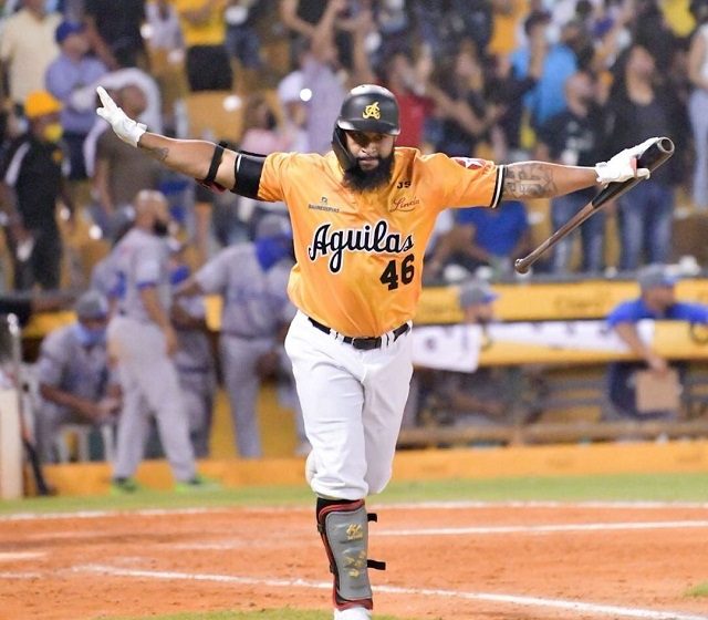  Zoilo Almonte debuta y conduce triunfo de Águilas sobre gran rival Licey