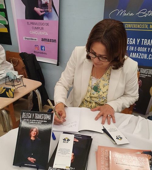  María Esther Fernández, autora de Delega y Transforma, en Feria del Libro en New York