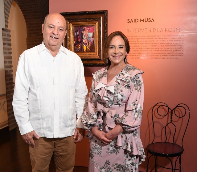  Said Musa inaugura exposición con evocaciones greco- romanas