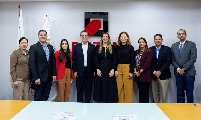  Adozona y Unibe firman acuerdo para formar capital humano en Zona Franca