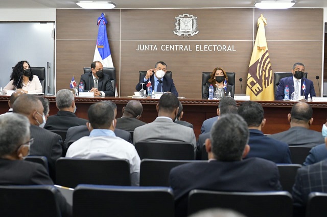  JCE presenta a organizaciones políticas propuesta de reestructuración del área de Informática