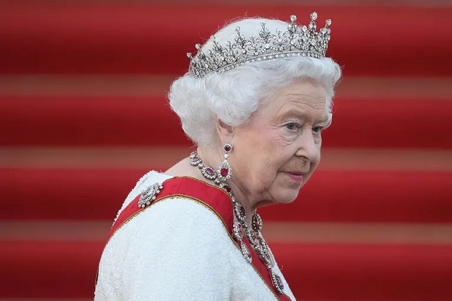  Reina Isabel II de Inglaterra contrae covid-19