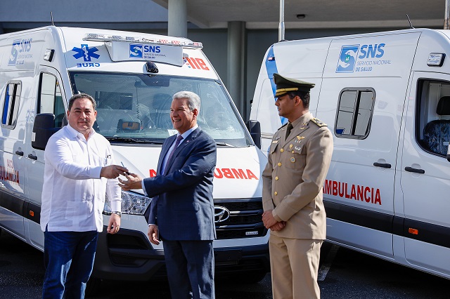  Sistema 9-1-1 hace entrega de siete nuevas ambulancias al SNS para reforzamiento de la atención a las emergencias