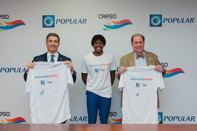  Banco Popular firma a la medallista olímpica Marileidy Paulino