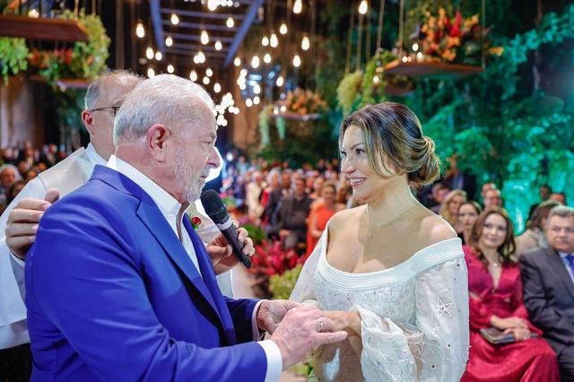  Lula da Silva se casa, por tercera vez, con Rosangela, 21 años más joven que él