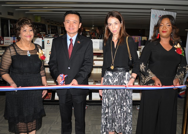  Presentan libro de presidente de la República Popular China en el marco del Café Literario de Verónica Sención