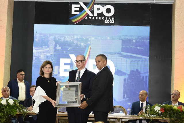  Inauguran Expo Amaprosan 2022; vicepresidenta recibe reconocimiento