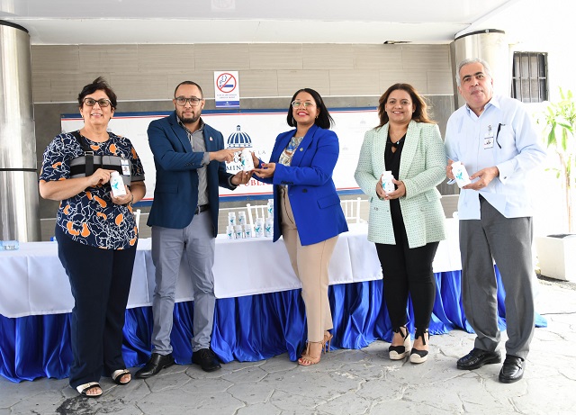  Ministerio de Salud recibe donación de medicamentos prenatales y vitaminas