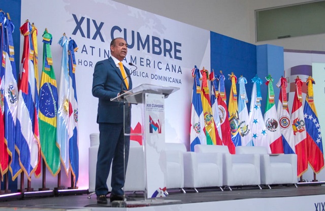  Deligne Ascención resalta inversión en infraestructuras en en la XVII Cumbre Latinoamérica Democracia y Desarrollo