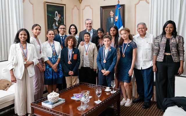  Embajada Dominicana en España celebra la XII Edición del Premio al Mérito Escolar