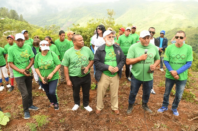  COD celebra Día Olímpico con la siembra de 700 árboles en San José de Ocoa
