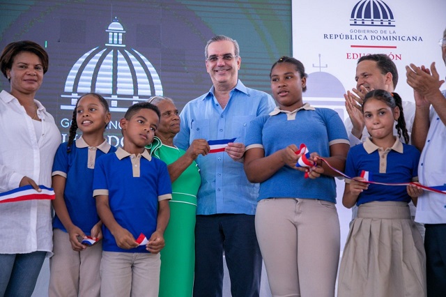  Presidente Abinader inaugura escuela Melania Manzueta en Monte Plata, con inversión de más de 32 millones de pesos