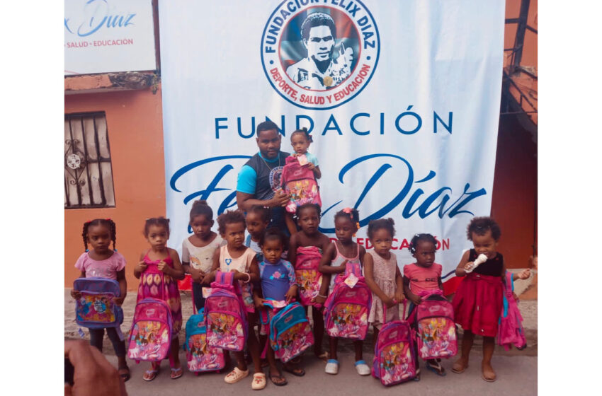  Fundación Félix Díaz dona útiles escolares a cientos de niños de La Javilla