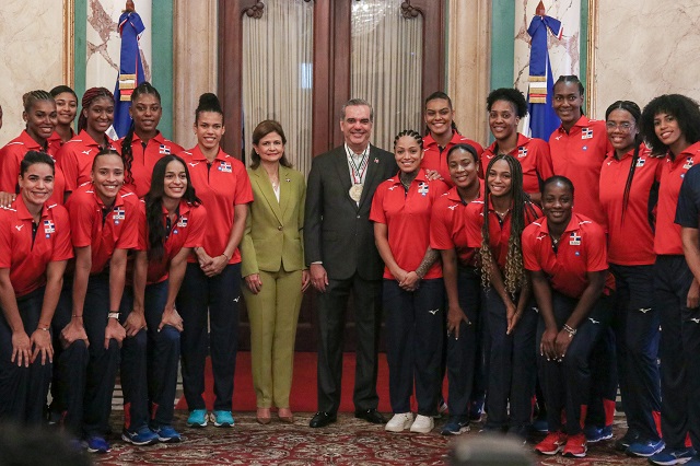  Abinader recibe a las “Reinas del Caribe” tras conquistar  la corona en la Copa Panamericana que se celebró en México