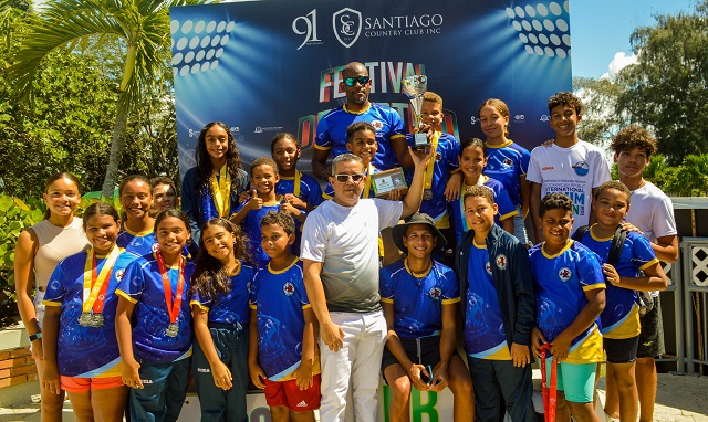  Pirañas ganan XVI Competencia Nacional de Natación Tiburones del Santiago Country Club