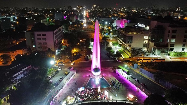  Monumentos del Distrito Nacional se iluminan de rosa por lucha contra Cáncer de Mama