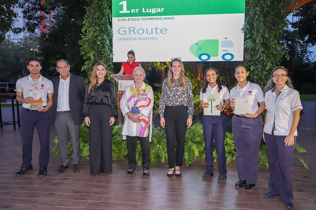  Entregan Premio Greta a la Innovación Ambiental en la Escuela en el Garden Deck del Hotel Embajador