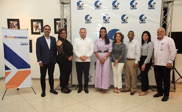  SNTP Santiago y BANFONDESA inauguran exposición fotográfica “Rostros del Desarrollo”
