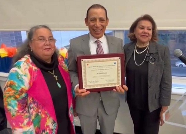  Cirilo Moronta recibe  alta distinción de la Universidad  Hostos Community College por su labor comunitaria en New York
