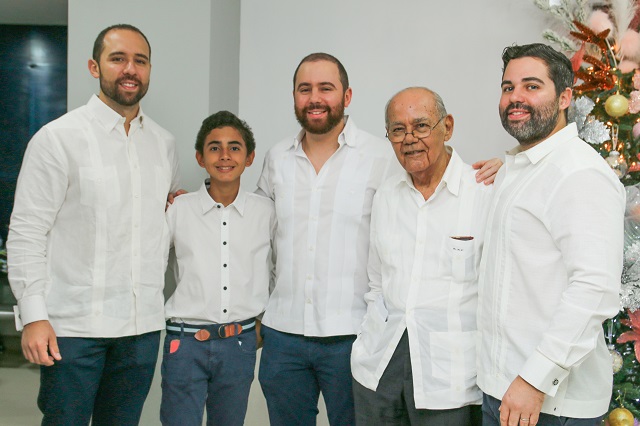  Centro Médico Docamed rinde homenaje al médico pediatra Andrés Ríos Faxas por su 50 años de entrega y servicio