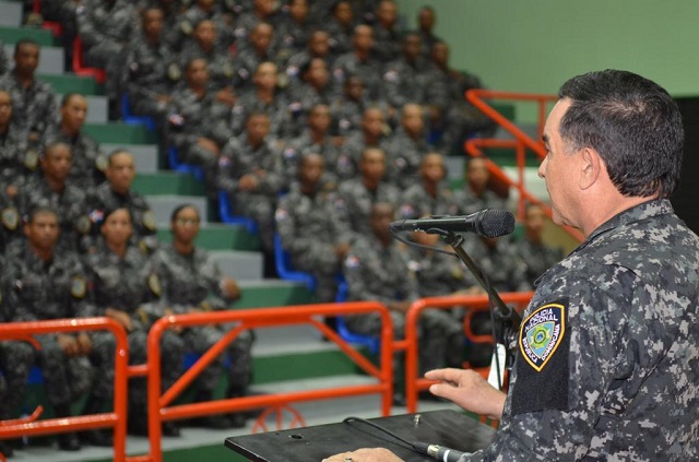  Presidente Luis Abinader dispone mejoras en la Policía; aumentan sueldos mínimos a RD$20,443