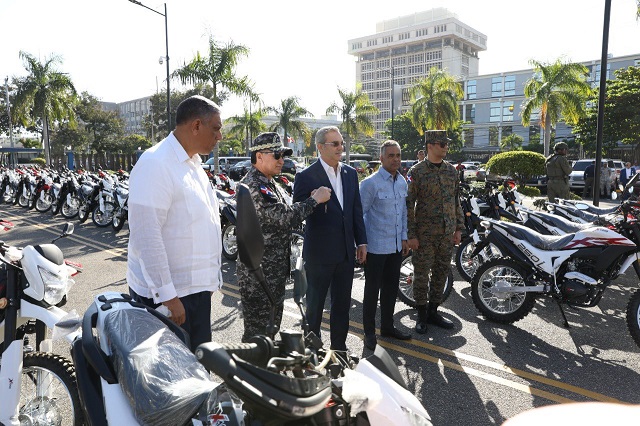  Entrega de 130 nuevas motocicletas a la Policía para  ampliar patrullajes