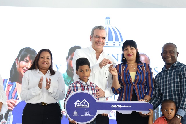  Presidente Abinader inaugura edificio que alojará el ITLA, UASD, INTRAN y OPRET en Santo  Domingo Norte
