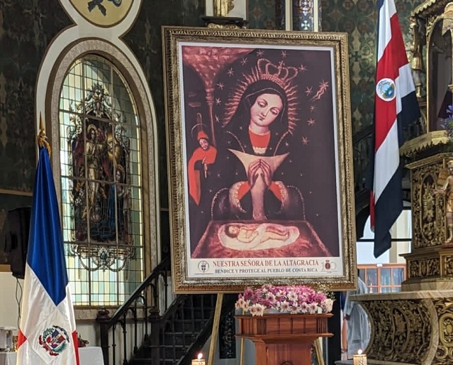  Colocan réplica de imagen de la Virgen de la Altagracia en la Basílica Nuestra Señora de los Ángeles en Costa Rica