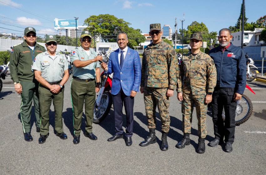  Sistema 9-1-1 hace entrega de 50 nuevas motocicletas a la DIGESETT