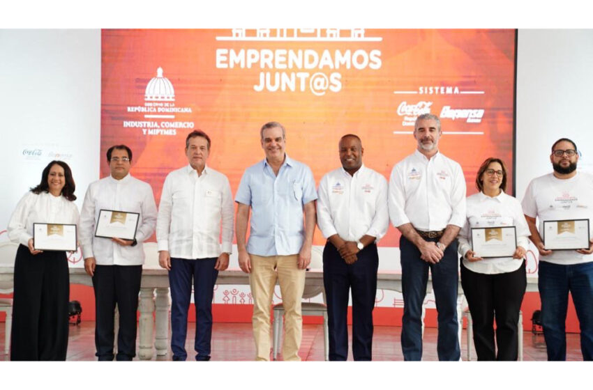  JA Dominicana es reconocida por el Presidente por la implementación del programa “Emprendamos Juntas”