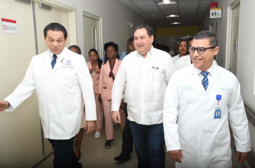  Habilitan Centro de Vacunación en el edificio de consultas externas de la Ciudad Sanitaria Doctor Luis Eduardo Aybar