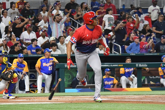  Dominicana cae 5-1 ante Venezuela en su primer choque en el Clásico Mundial de Beisbol  