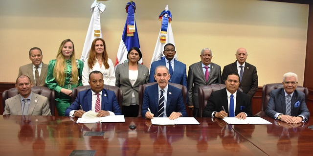  MESCYT y el ICPARD firman acuerdo para fomentar el desarrollo profesional e integral de todos los contadores del país