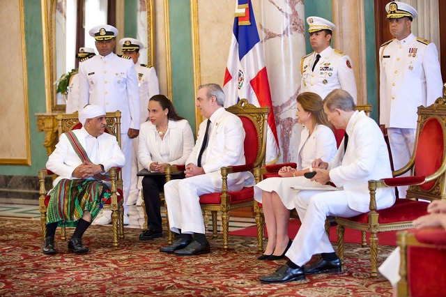  Presidente Abinader recibe cartas credenciales de ocho nuevos embajadores