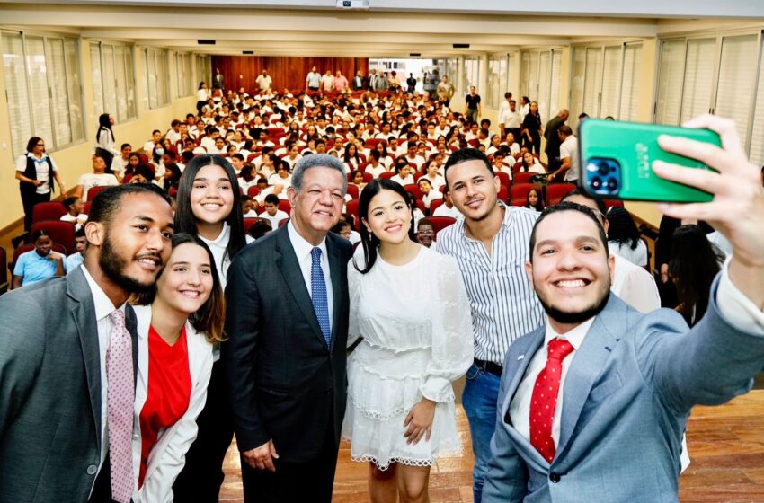  Expresidente Leonel Fernández afirma modelos de las Naciones Unidas han contribuido a crear un mecanismo extracurricular de aprendizaje