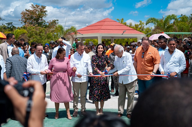  Primera Dama Raquel Arbaje y Ministerio de Industria Comercio y Mipymes  inauguran Parque Municipio Las Salinas