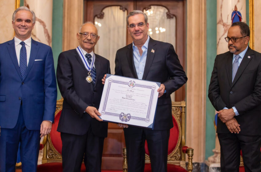  Presidente Abinader condecora a Rafa Gamundi con la Orden del Mérito de Duarte, Sánchez y Mella