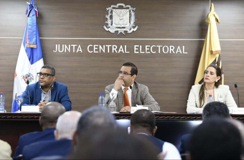  JCE sostiene reunión con delegados de organizaciones políticas