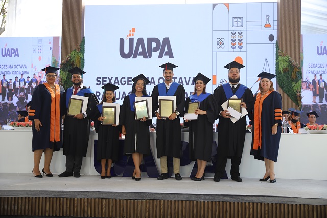 UAPA marca un precedente al graduar los primeros licenciados en periodismo digital del país