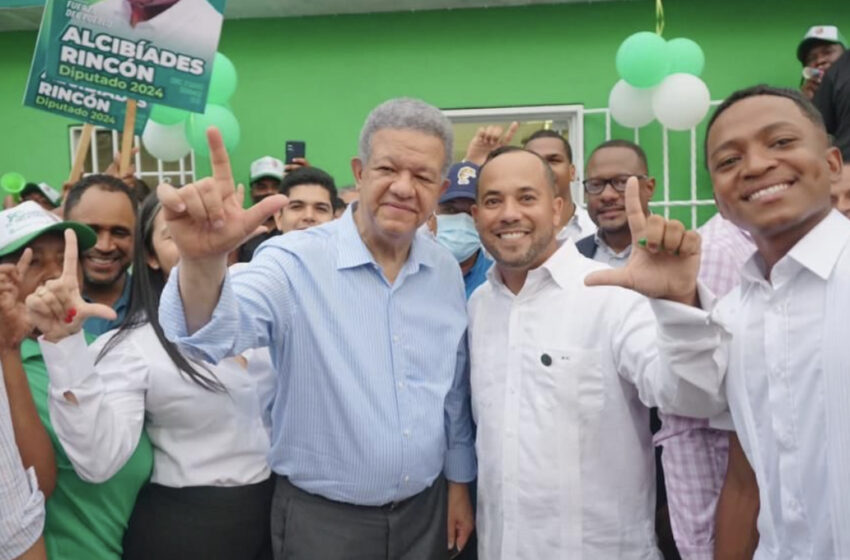  Leonel Fernández inaugura comando de campaña de Francisco Cabrera en Guerra