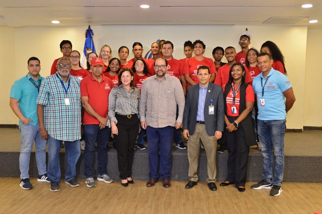  Ministerio de Deportes entrega recursos a la delegación dominicana que competirá en los Juegos Mundiales de Olimpiadas Especiales
