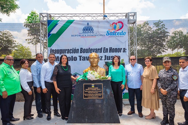  Ministro José Paliza inaugura el bulevar Manolo Tavárez Justo en el municipio Salcedo