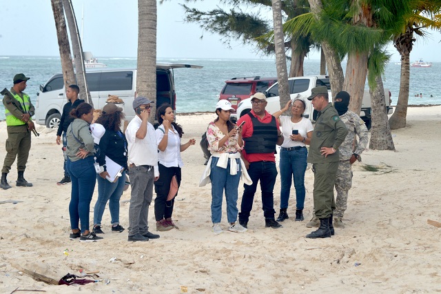  Ministerio de Medio Ambiente recupera terrenos de la Playa Bibijagua