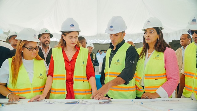  Vicepresidenta Raquel Peña recorre nueva construcción de la UASD en Azua