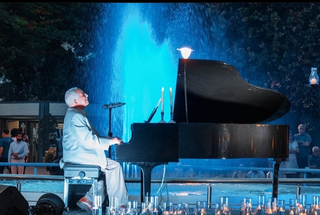  Rafael Solano cierra con rotundo éxito el concierto Piano bajo la Luna en el Parque Iberoamérica