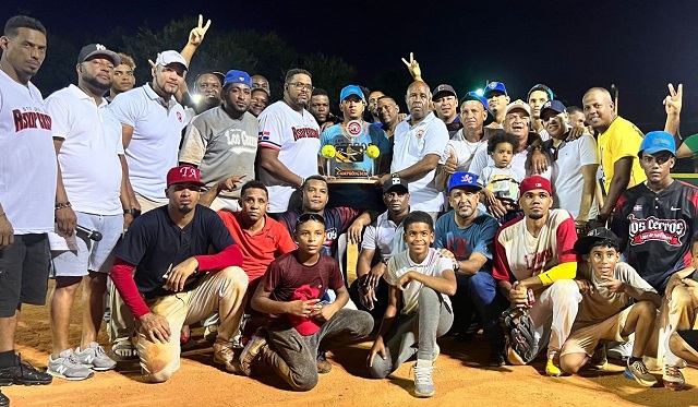  Equipo Cerros C se corona campeón en la versión XVII del torneo de ligas de softbol organizado por Asoprosado