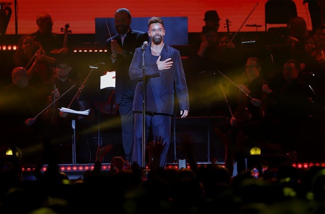  Ricky Martin entrega «el alma» en su concierto sinfónico en Puerto Rico