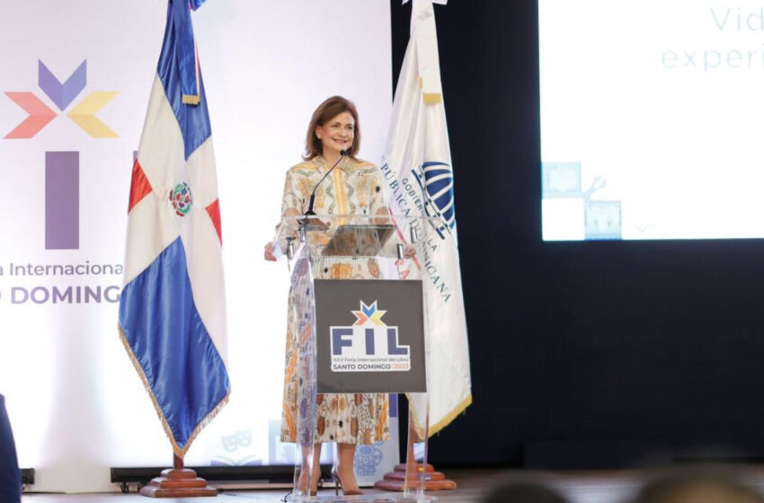  Vicepresidenta Raquel Peña ofrece conferencia magistral en la Feria del Libro